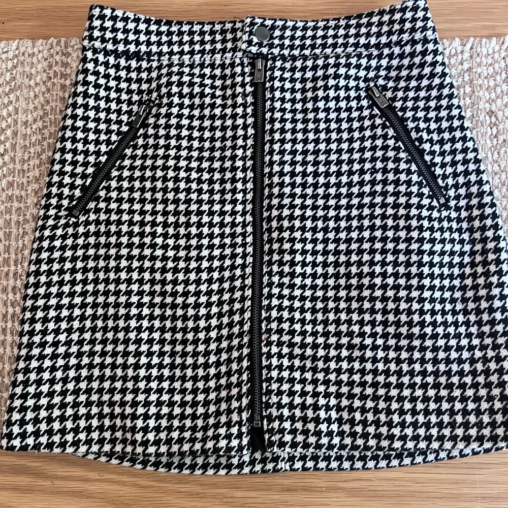 Hollister Houndstooth skirt, size XS
